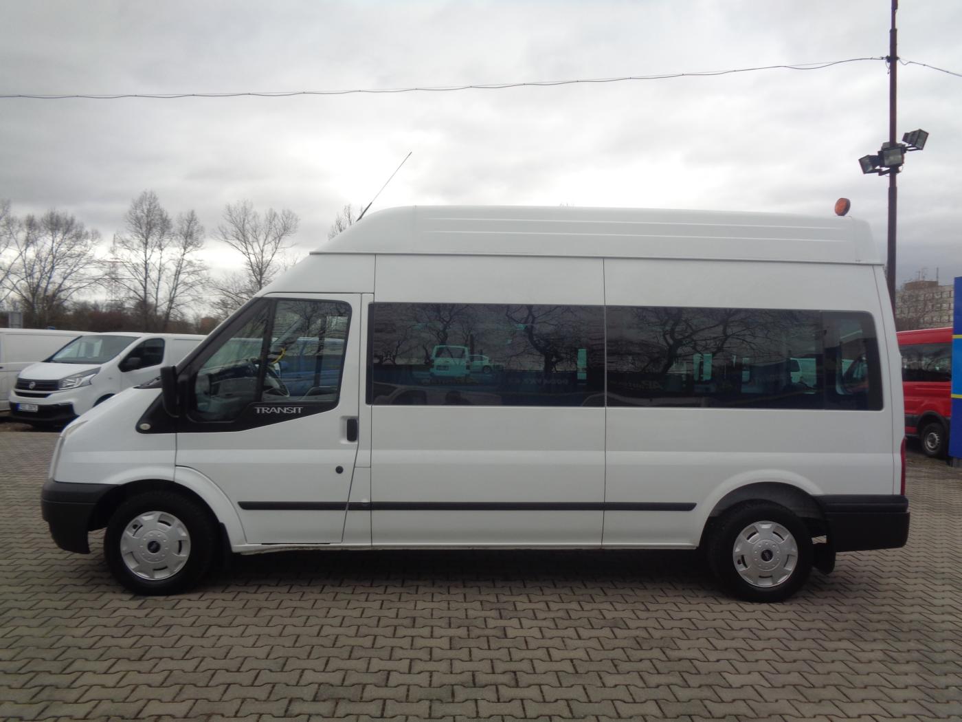 Ford Transit pro dopravu pracovníků z ubytování